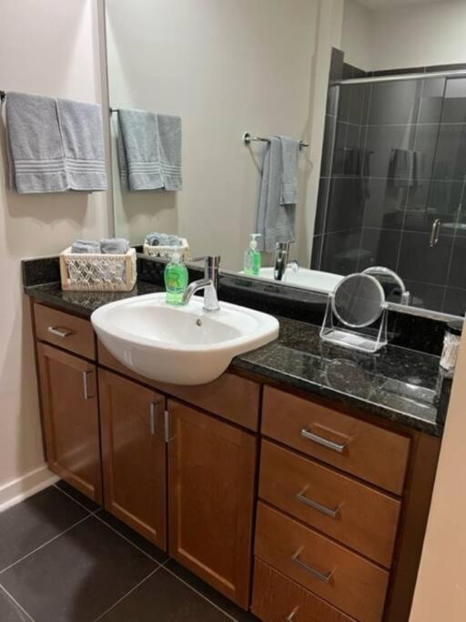 Townhouse In Uptown King Bed-Wi-Fi-Free Parking-Pool Apartment Charlotte Exterior photo
