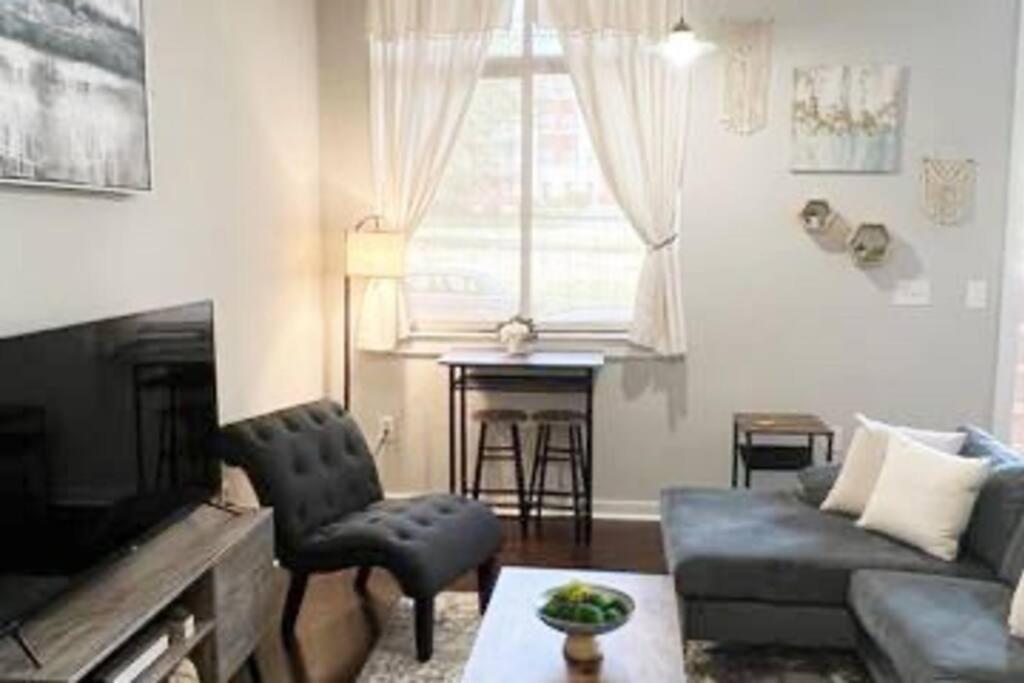 Townhouse In Uptown King Bed-Wi-Fi-Free Parking-Pool Apartment Charlotte Exterior photo