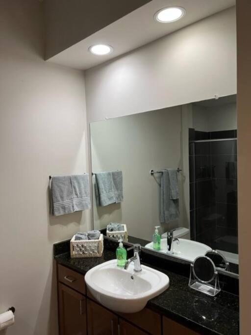 Townhouse In Uptown King Bed-Wi-Fi-Free Parking-Pool Apartment Charlotte Exterior photo