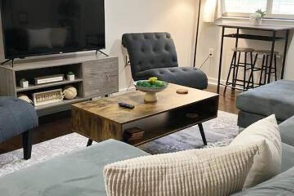 Townhouse In Uptown King Bed-Wi-Fi-Free Parking-Pool Apartment Charlotte Exterior photo