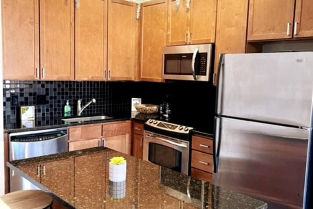 Townhouse In Uptown King Bed-Wi-Fi-Free Parking-Pool Apartment Charlotte Exterior photo