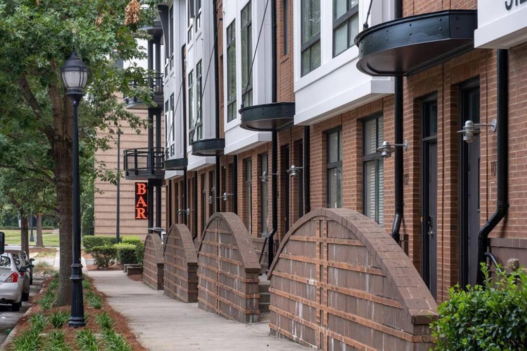 Townhouse In Uptown King Bed-Wi-Fi-Free Parking-Pool Apartment Charlotte Exterior photo